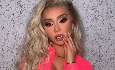 Transgender beauty influencer Nikita Dragun。